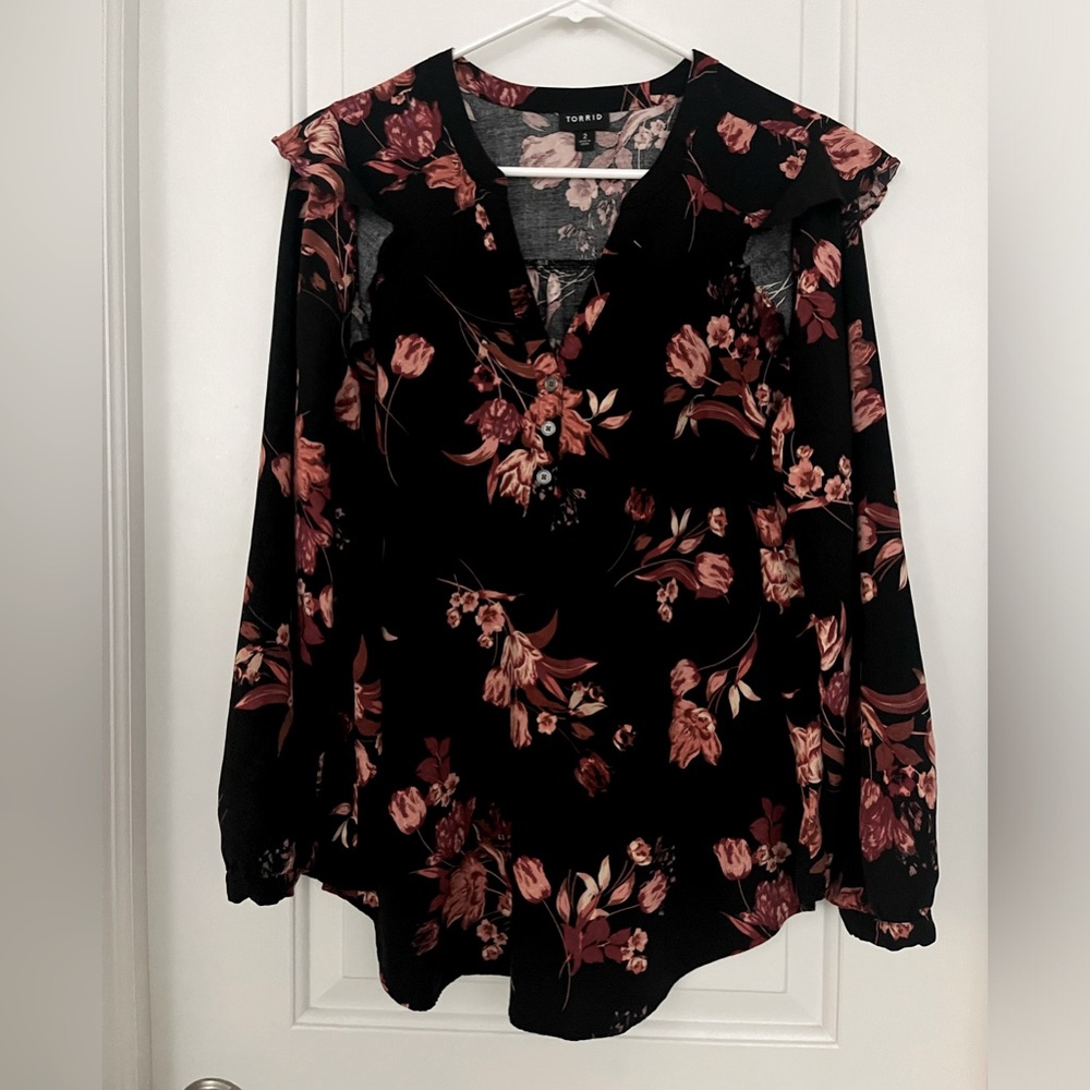 Torrid dress shirt, long sleeve. Size 2= 18-20 but runs small, fits like 16-18